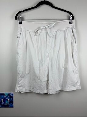 Men’s Lululemon License To Train Gym  White Short Lined 9” Size Large LM7AMBS